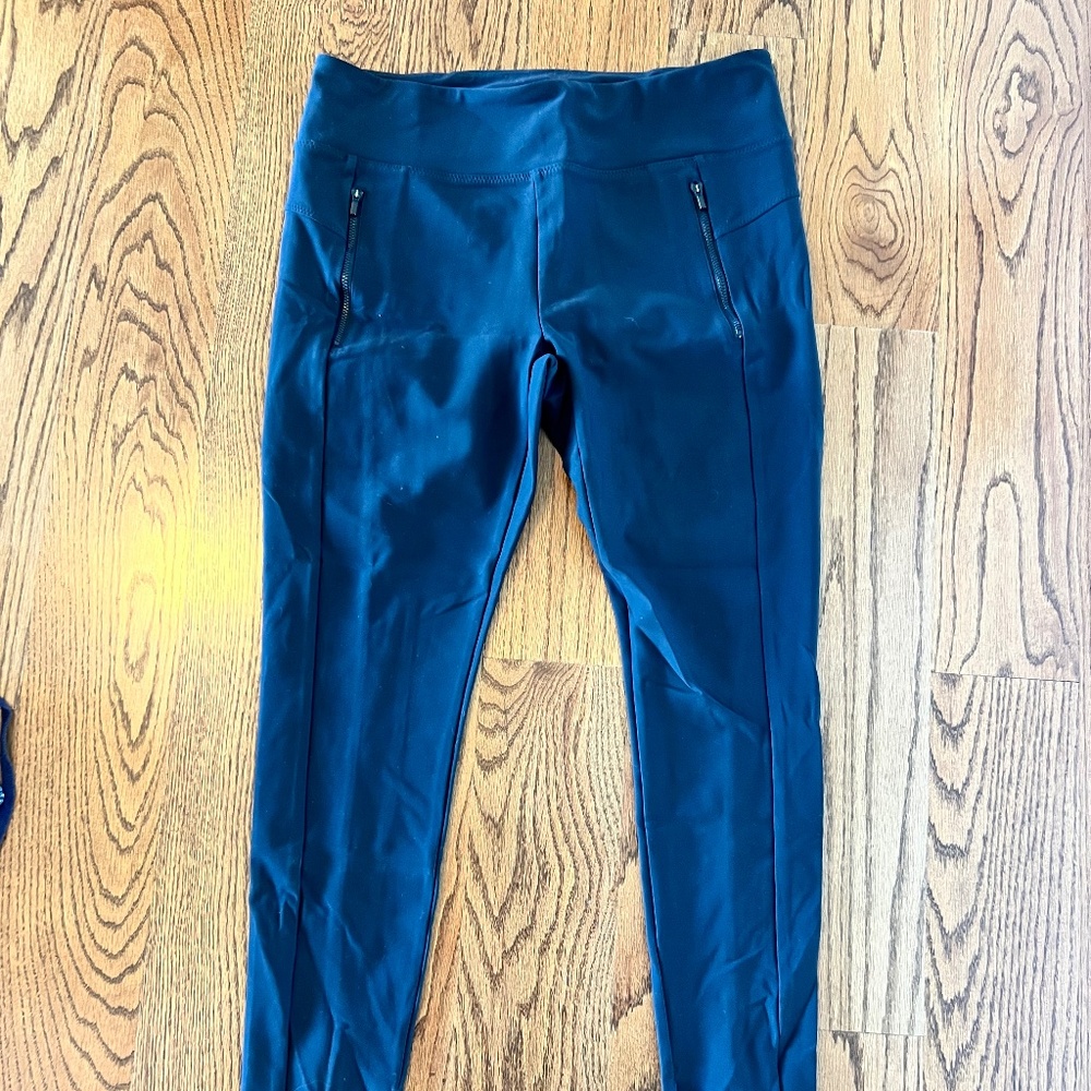 Perfect Athleta zip pocket high rise pants! EUC! Size Large
